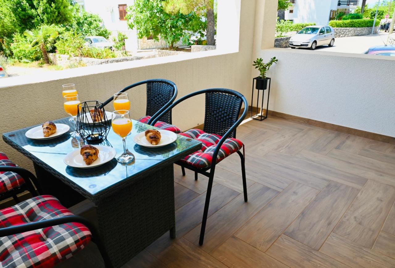 Adorable Holiday Apartment Malinska Extérieur photo